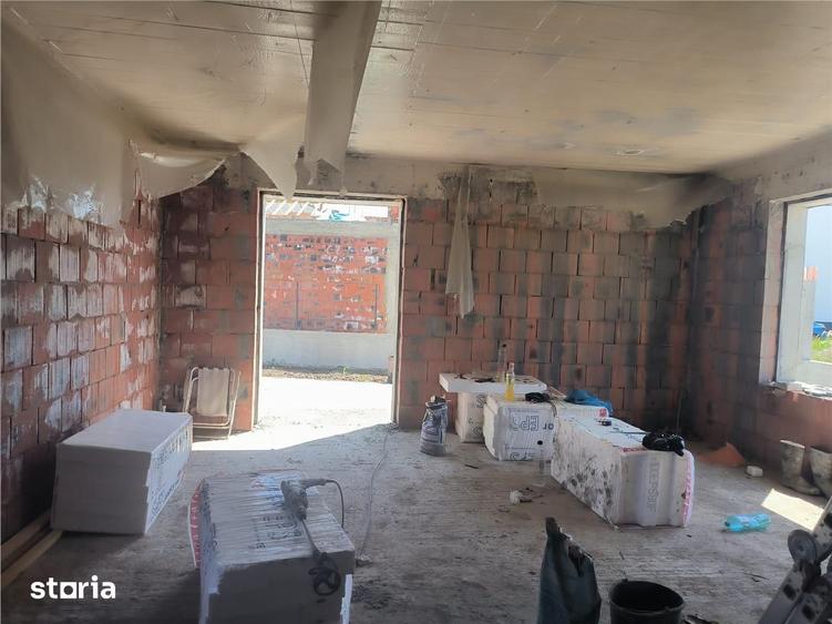 Casă cu 5 camere cu Teren 310 Mp în Central