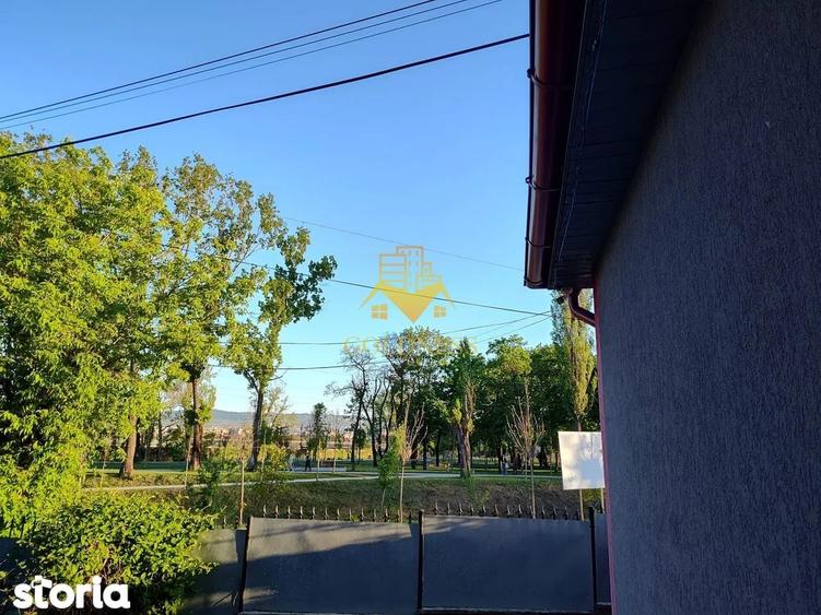 Casă individuală cu 5 camere cu Canalizare în Iris