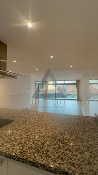 Apartament cu 4 camere semidecomandat în Kiseleff
