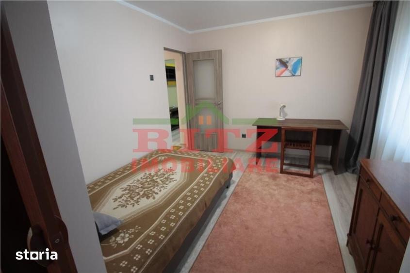 Apartament cu 3 camere semidecomandat în Central