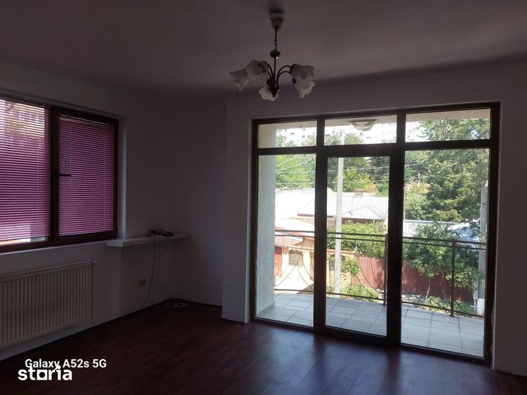 Casă cu 5 camere cu Teren 120 Mp în Bucureștii Noi