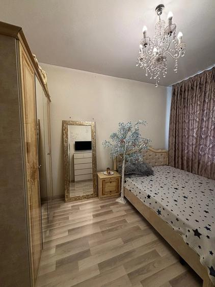 Apartament cu 3 camere decomandat în 1 Decembrie