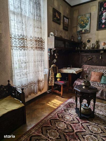 Casă cu 7 camere cu Teren 1013 Mp în Moșilor