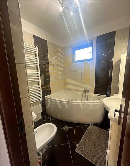 Apartament cu 3 camere semidecomandat, mobilat în Europa