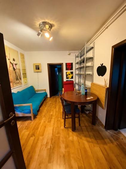 Casă cu 4 camere decomandat în Andronache