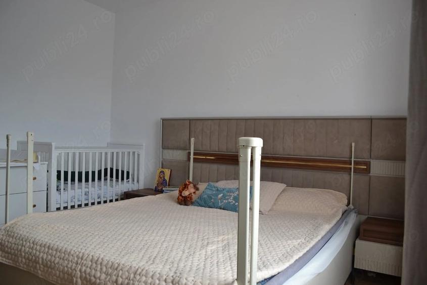 Casă cu 5 camere cu Teren 300 Mp în Dumbrăvița