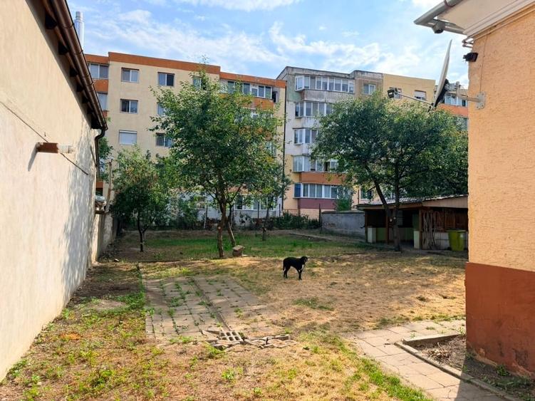 Casă individuală cu 5 camere cu Canalizare în Central
