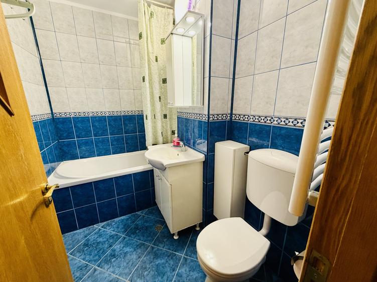 Apartament cu 3 camere decomandat, mobilat în Lujerului