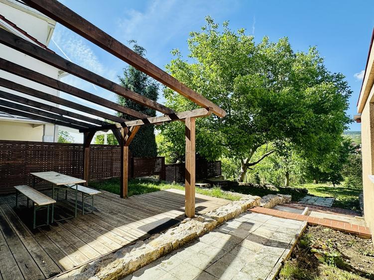 Casă individuală cu 4 camere cu Canalizare în Gruia