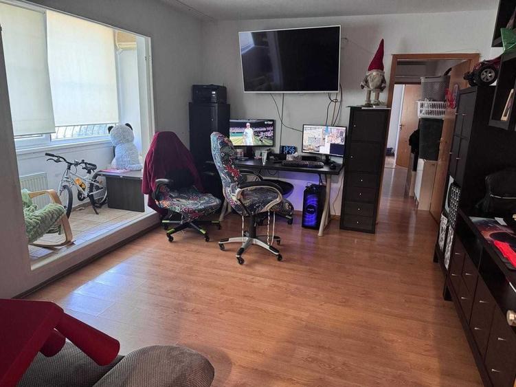 Apartament cu 3 camere nedecomandat în Titan