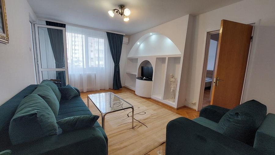 Apartament cu 3 camere circular, mobilat în Titan