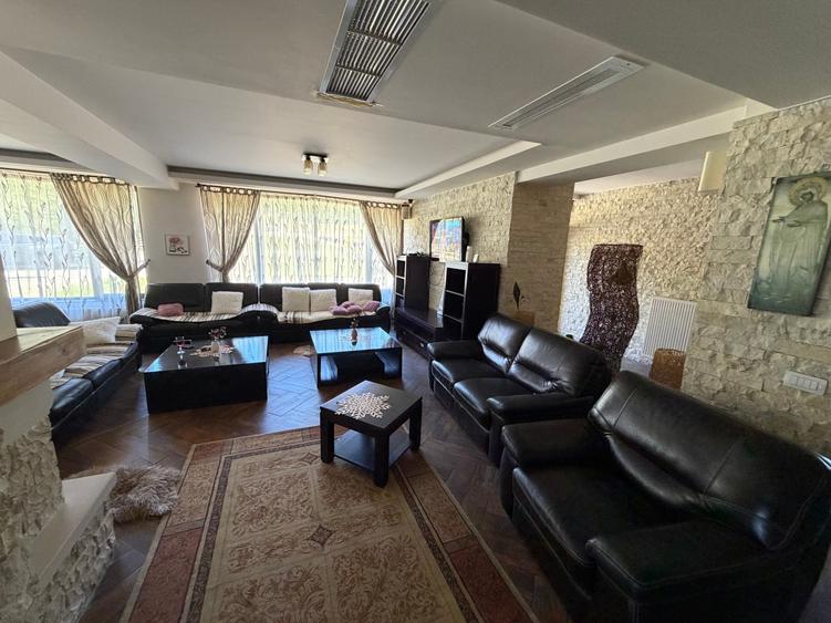 Casă cu 12 camere cu Teren 3295 Mp în Lepșa