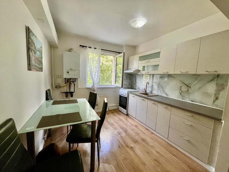 Apartament cu 3 camere semidecomandat, mobilat în Circumvalațiunii
