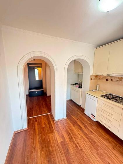 Apartament cu 3 camere , zona Rogerius - 2