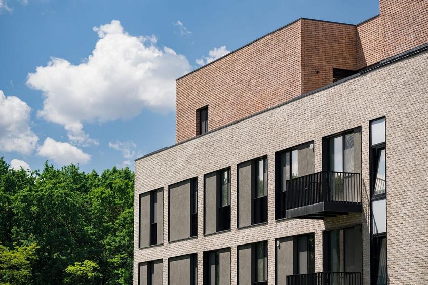 Apartament cu 3 camere semidecomandat în Tunari