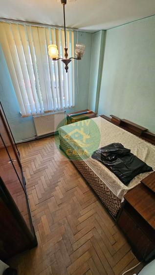 Apartament cu 4 camere decomandat în Central