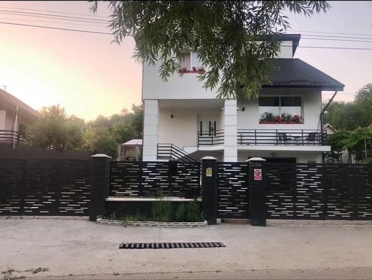 Casă cu 4 camere în Crișeni
