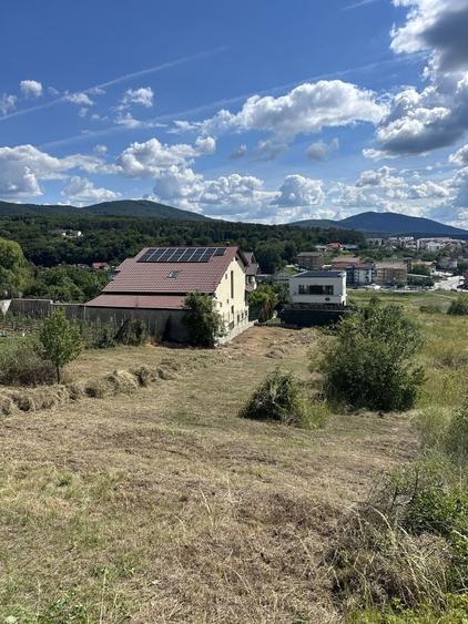 Teren de 808 mp, în Stana