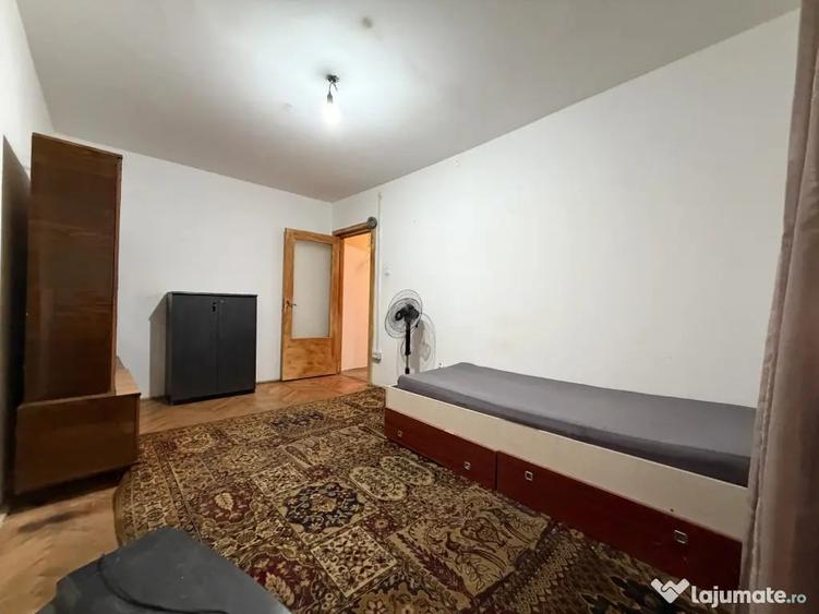 Apartament cu 3 camere semidecomandat în Dacia