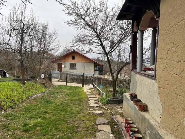 Casă cu 3 camere în Bălțești