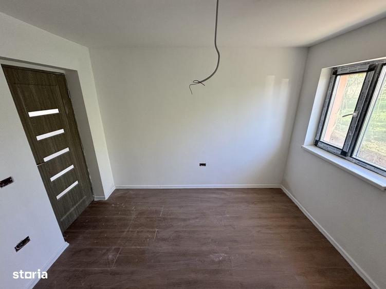 Casă cu 4 camere cu Teren 475 Mp în Tomești