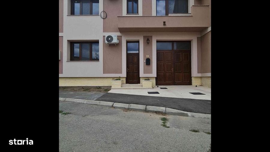 Casă cu 4 camere în Decebal