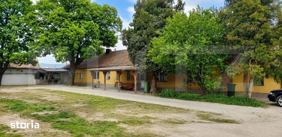 Casă cu 8 camere cu Teren 1785 Mp în Central