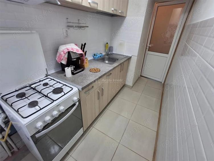 Apartament cu 3 camere semidecomandat în Micro III