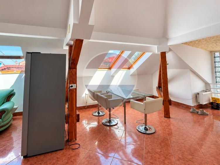 Apartament cu 4 camere semidecomandat, mobilat în Semicentral