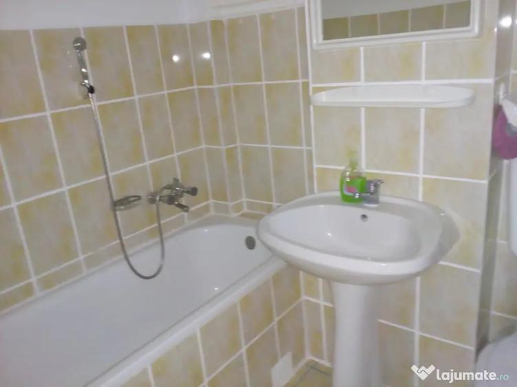 Garsonieră decomandată în Central