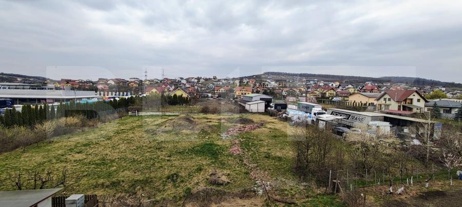Casă individuală cu 15 camere cu Canalizare în Sud