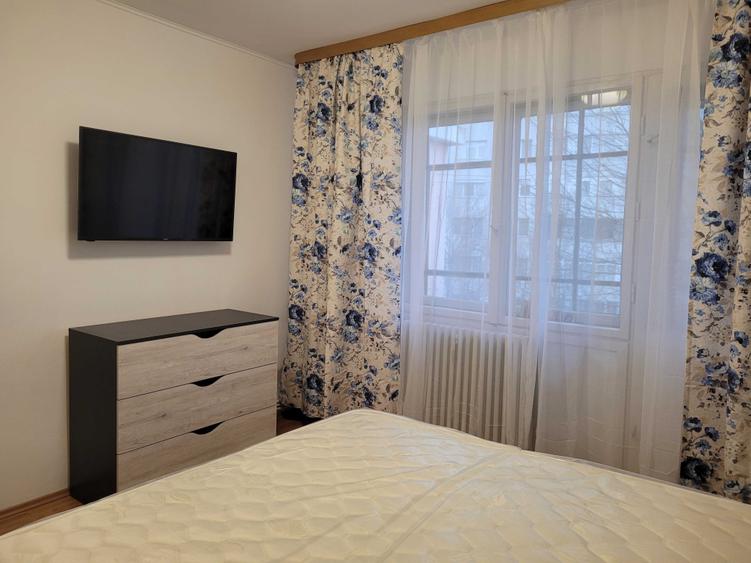 Apartament cu 3 camere decomandat în Podu Roș
