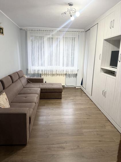 Apartament cu 3 camere decomandat în Săsar