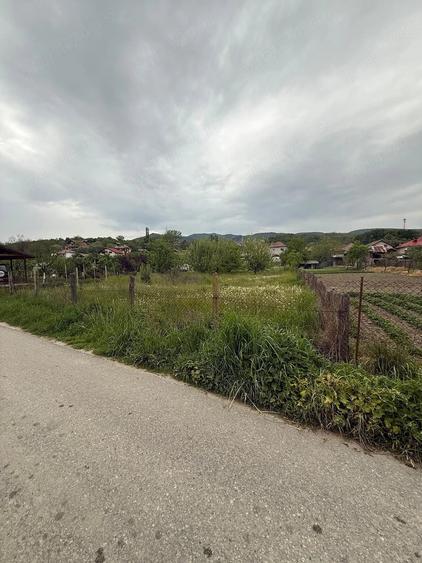 Teren de 1021 mp, în Vlădești
