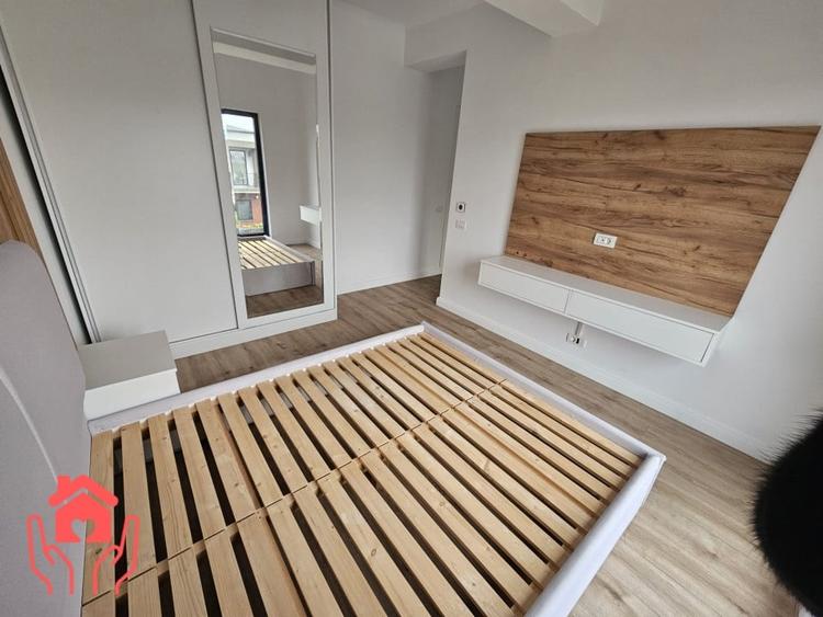 Casă cu 4 camere decomandat cu Piscina în Pipera