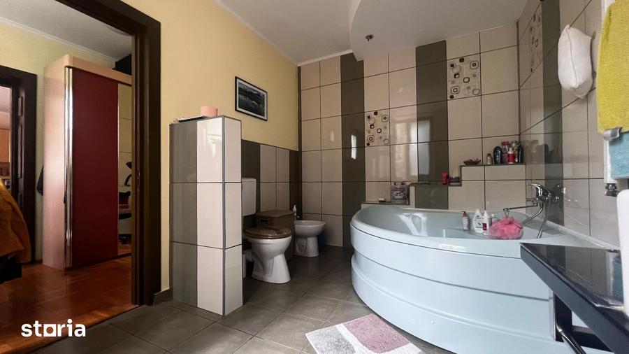 Casă cu 4 camere cu Teren 2283 Mp în Hălchiu