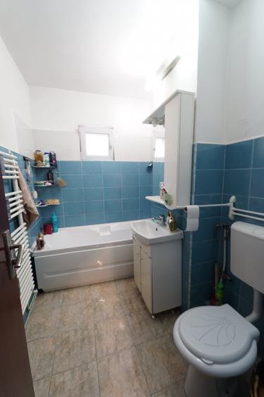 Apartament cu 4 camere decomandat, mobilat în Mărăști