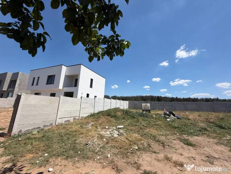 Casă cu 4 camere cu Teren 500 Mp în Central