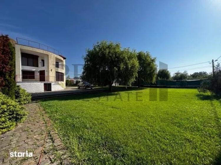 Casă individuală cu 6 camere cu Canalizare în Central