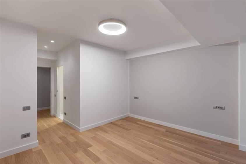 Apartament cu 4 camere decomandat, mobilat în Herăstrău