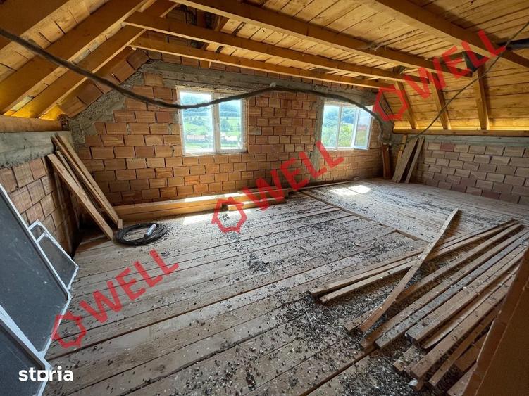 Casă cu 5 camere cu Teren 4499 Mp în Vâlcele