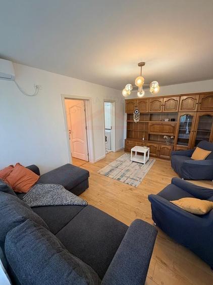 Apartament cu 3 camere semidecomandat, mobilat în Țiglina 1