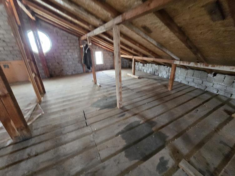 Casă individuală cu 6 camere cu Garaj în Clociov