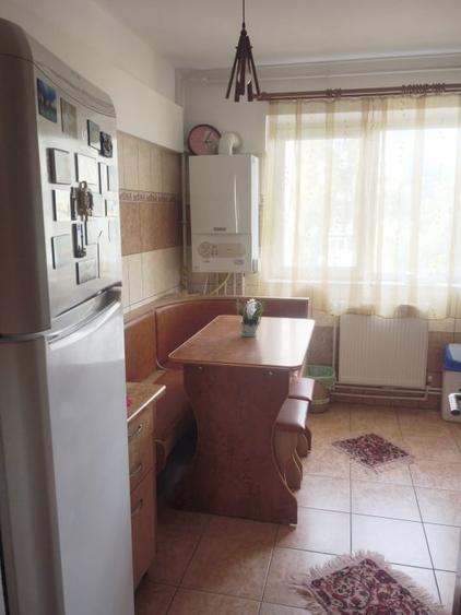 Apartament cu 3 camere decomandat, mobilat în Inel II
