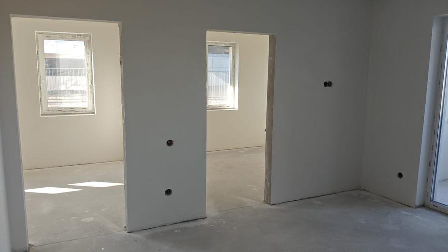 Apartament cu 3 camere semidecomandat în Apahida