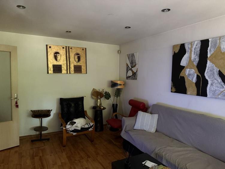 Apartament cu 3 camere decomandat în Izvoru Crișului
