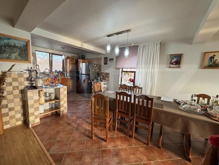 Casă cu 5 camere cu Teren 2300 Mp în Aninoasa