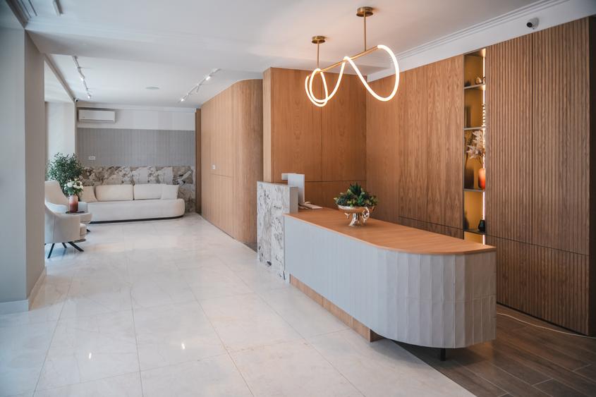 Apartament cu 2 camere decomandat, mobilat în Central