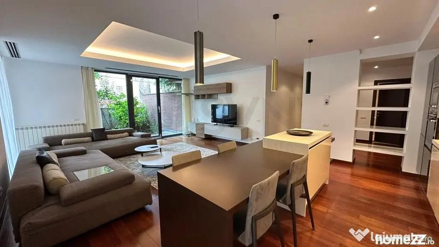 Apartament cu 4 camere decomandat în Central