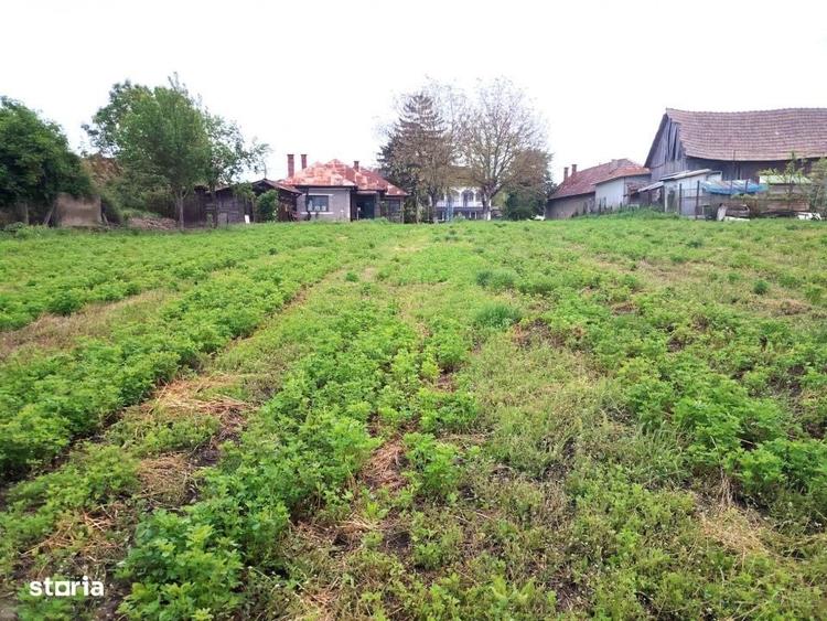 Casă cu 3 camere cu Teren 2571 Mp în Bonț